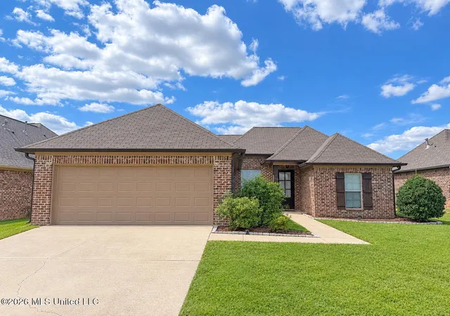 Photo 1 of Single family home for sale at 303 Ridge Pointe Dr, Brandon, MS 39042 | MLS# 4156222 | Listing updated on 2026-10-26