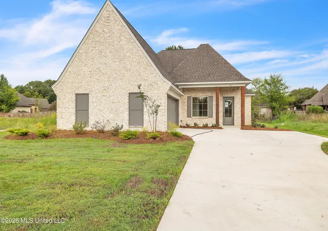 Photo 2 of Single family home for sale at 104 Mission Park Dr, Madison, MS 39110 | MLS# 4156020 | Listing updated on 2026-09-12