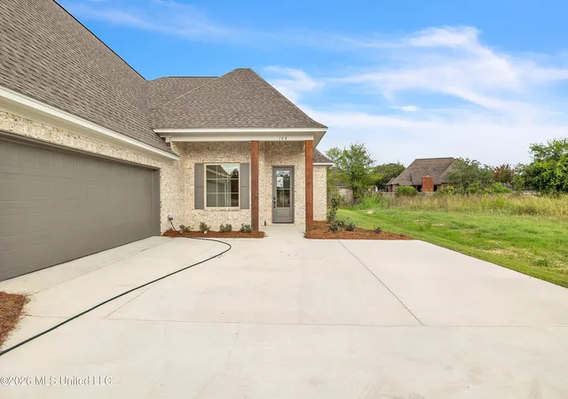 Photo 3 of Single family home for sale at 104 Mission Park Dr, Madison, MS 39110 | MLS# 4156020 | Listing updated on 2026-09-12