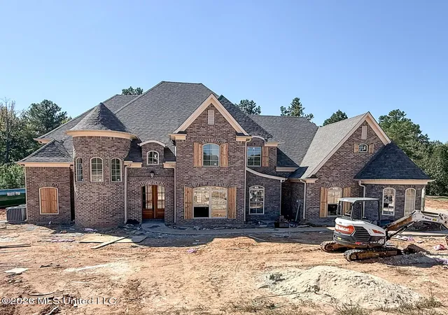Photo 2 of Single family home for sale at 349 Poplar Ln, Holly Springs, MS 38635 | MLS# 4157009 | Listing updated on 2026-10-12