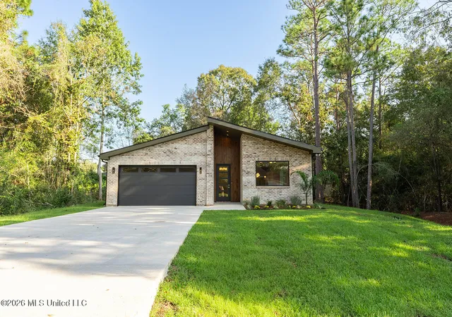 Photo 1 of Single family home for sale at 116 Pinedale Dr, Carriere, MS 39426 | MLS# 4156361 | Listing updated on 2026-10-01