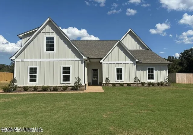 Single family home for sale at 946 Buttermilk Dr, Nesbit, MS 38651 | MLS# 4157433