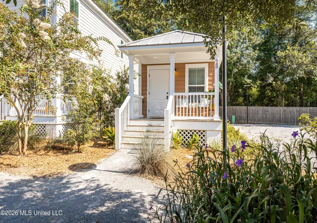 Photo 1 of Single family home for sale at 2207 Government St, Ocean Springs, MS 39564 | MLS# 4161827 | Listing updated on 2026-09-09