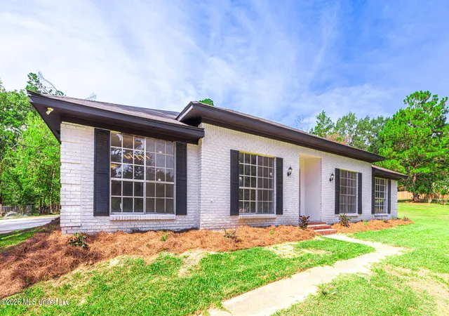 Photo 3 of Single family home for sale at 303 Kiowa Dr, Madison, MS 39110 | MLS# 4158542 | Listing updated on 2026-09-16