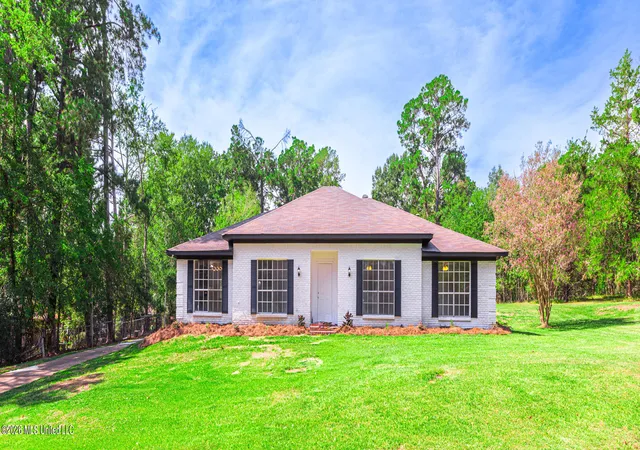 Photo 3 of Single family home for sale at 303 Kiowa Dr, Madison, MS 39110 | MLS# 4158542 | Listing updated on 2026-09-16