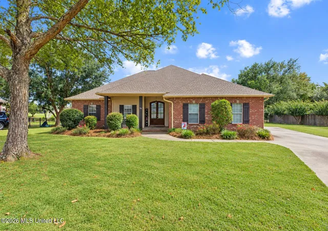 Photo 2 of Sale Pending at 25 Lakeland Cir, Petal, MS 39465 | MLS# 4158746 | Listing updated on 2026-10-09