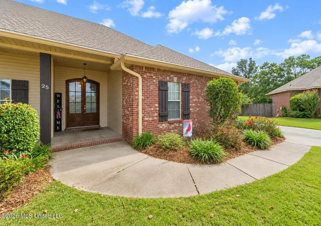 Photo 3 of Sale Pending at 25 Lakeland Cir, Petal, MS 39465 | MLS# 4158746 | Listing updated on 2026-10-09
