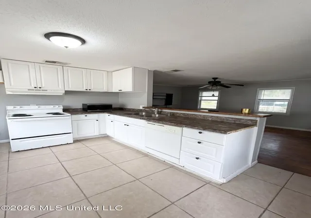 Photo 3 of Single family home for sale at 1906 Harrison Ave, Pascagoula, MS 39567 | MLS# 4159234 | Listing updated on 2026-09-01