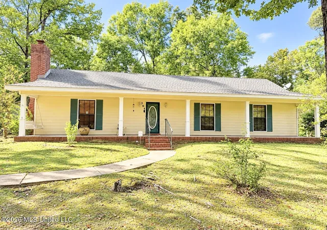 Photo 1 of Single family home for sale at 304 Pebblecreek Rd, Grenada, MS 38901 | MLS# 4162077 | Listing updated on 2026-09-11