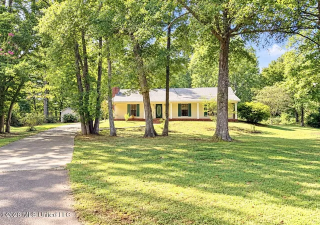 Photo 3 of Single family home for sale at 304 Pebblecreek Rd, Grenada, MS 38901 | MLS# 4162077 | Listing updated on 2026-09-11