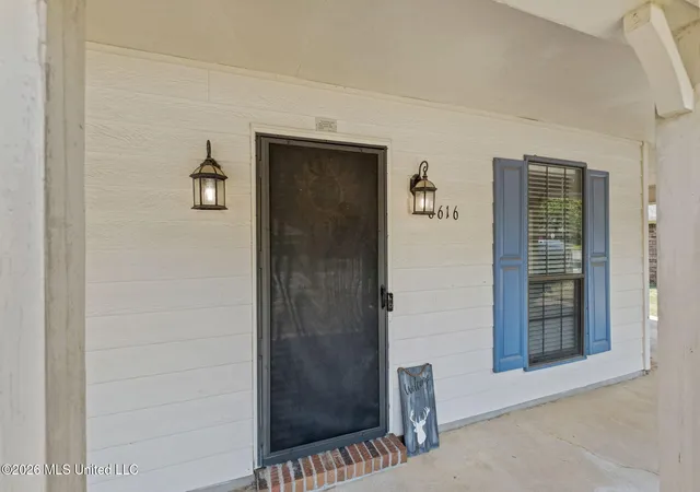 Photo 3 of Sale Pending at 6616 Valerie Dr, Olive Branch, MS 38654 | MLS# 4161664 | Listing updated on 2026-09-11