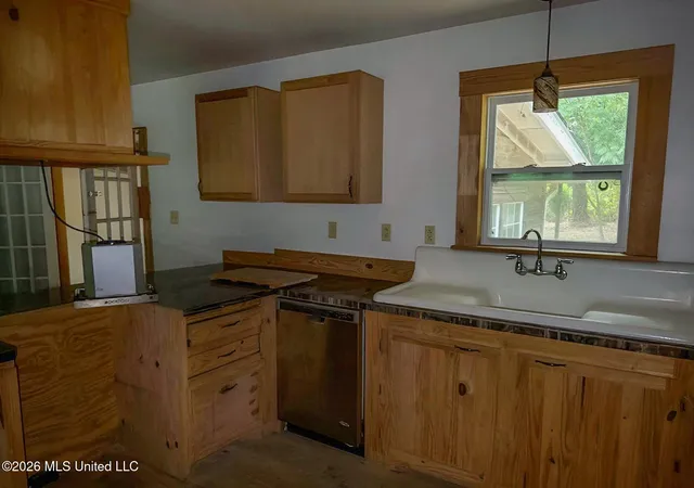 Photo 3 of Sale Pending at 429 2Nd Ave, Monticello, MS 39654 | MLS# 4160065 | Listing updated on 2026-10-12