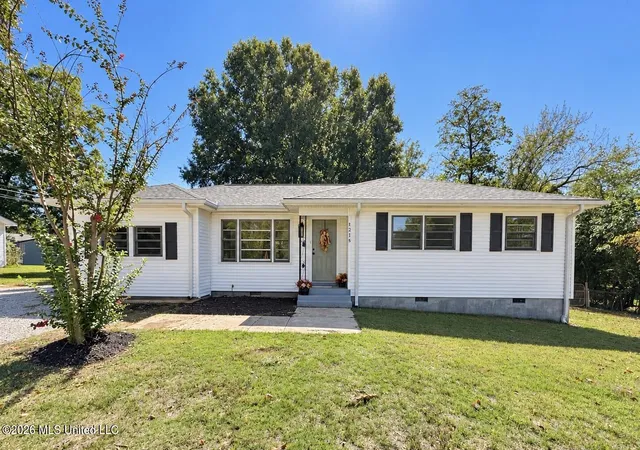 Photo 1 of Sale Pending at 1216 W Main St, Senatobia, MS 38668 | MLS# 4159757 | Listing updated on 2026-10-07