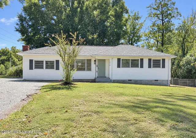 Photo 2 of Sale Pending at 1216 W Main St, Senatobia, MS 38668 | MLS# 4159757 | Listing updated on 2026-10-07