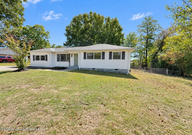 Photo 3 of Sale Pending at 1216 W Main St, Senatobia, MS 38668 | MLS# 4159757 | Listing updated on 2026-10-07