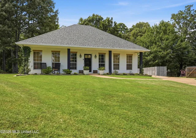 Photo 1 of Sale Pending at 131 Ashton Dr, Brandon, MS 39047 | MLS# 4161305 | Listing updated on 2026-09-09
