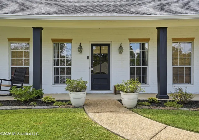 Photo 2 of Sale Pending at 131 Ashton Dr, Brandon, MS 39047 | MLS# 4161305 | Listing updated on 2026-09-09