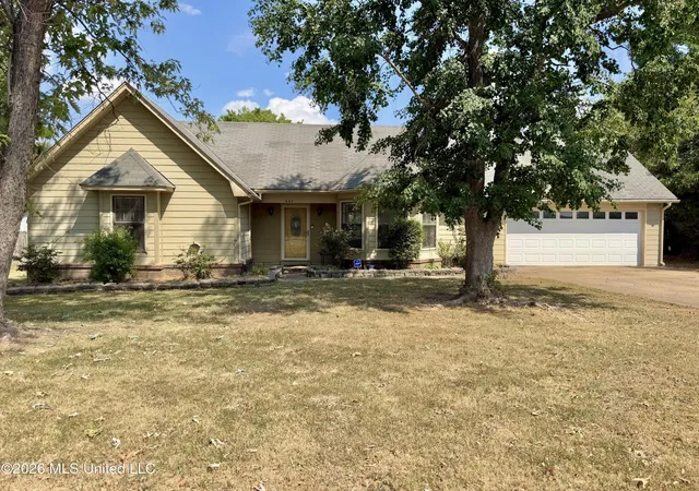 Photo 1 of Sale Pending at 662 Eaglewood Dr, Southaven, MS 38671 | MLS# 4161472 | Listing updated on 2026-09-10