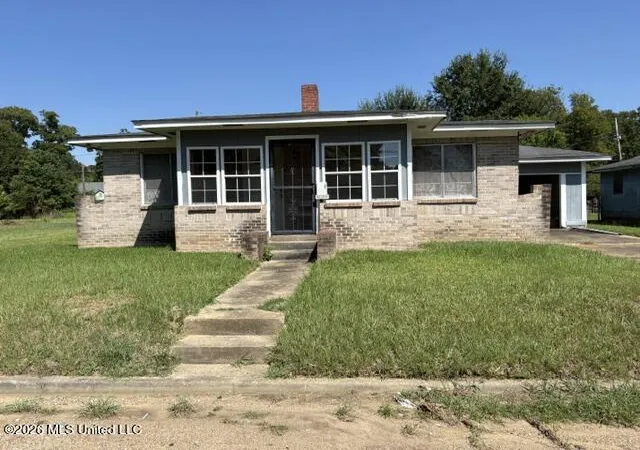 Photo 3 of Single family home for sale at 1150 Aberdeen St, Jackson, MS 39209 | MLS# 4159894 | Listing updated on 2026-09-02