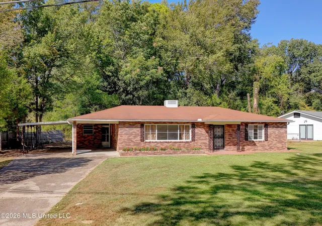 Photo 1 of Single family home for sale at 215 Buena Vista Dr, Vicksburg, MS 39180 | MLS# 4160048 | Listing updated on 2026-10-07