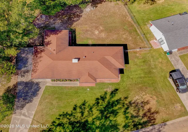 Photo 3 of Single family home for sale at 215 Buena Vista Dr, Vicksburg, MS 39180 | MLS# 4160048 | Listing updated on 2026-10-07