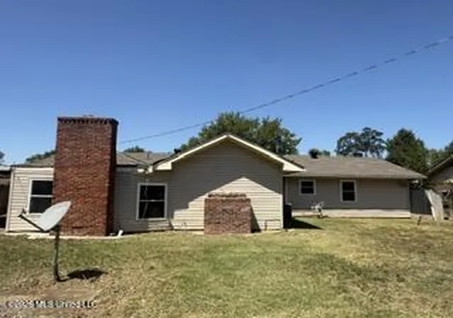 Photo 3 of Single family home for sale at 216 Boyd St, Clarksdale, MS 38614 | MLS# 4160088 | Listing updated on 2026-09-29
