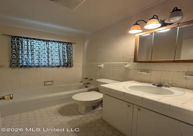 Photo 12 of Single family home for sale at 1301 Medallion Dr, Greenwood, MS 38930 | MLS# 4162189 | Listing updated on 2026-09-11
