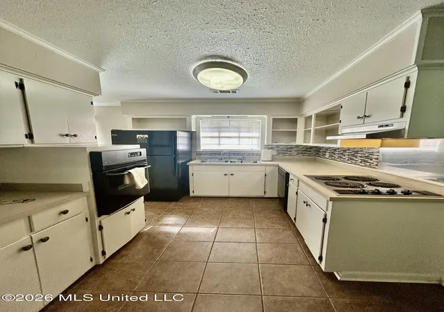 Photo 3 of Single family home for sale at 1301 Medallion Dr, Greenwood, MS 38930 | MLS# 4162189 | Listing updated on 2026-09-11