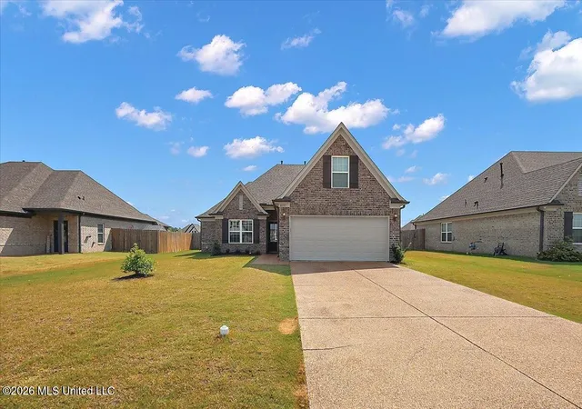 Photo 2 of Sale Pending at 8692 Hayes Dr, Southaven, MS 38672 | MLS# 4162460 | Listing updated on 2026-09-25