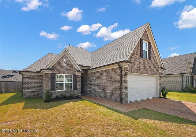 Photo 3 of Sale Pending at 8692 Hayes Dr, Southaven, MS 38672 | MLS# 4162460 | Listing updated on 2026-09-25