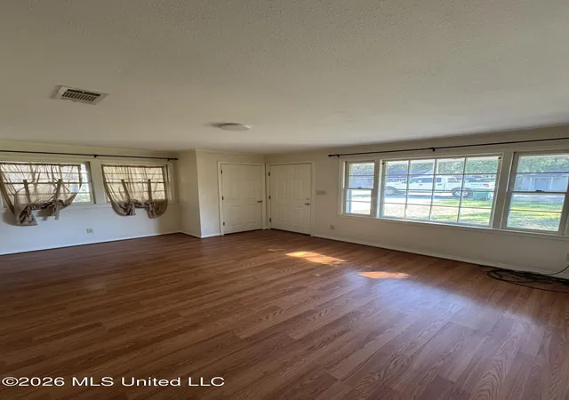 Photo 3 of Single family home for sale at 1217 13th Ct, Pascagoula, MS 39567 | MLS# 4160449 | Listing updated on 2026-10-14