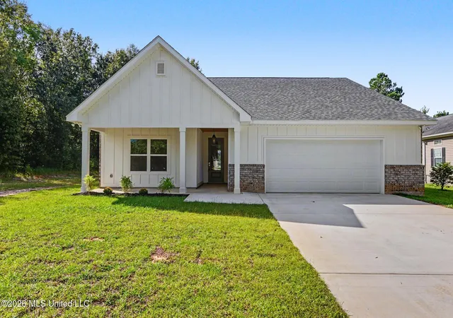 Photo 2 of Single family home for sale at 420 Gladstone St, Bay Saint Louis, MS 39520 | MLS# 4165061 | Listing updated on 2026-10-13