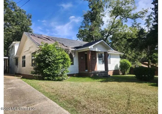 Photo 3 of Single family home for sale at 109 Gayosa Ave, Natchez, MS 39120 | MLS# 4160616 | Listing updated on 2026-10-27