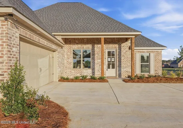 Photo 3 of Single family home for sale at 141 Palace Xing, Flowood, MS 39232 | MLS# 4160645 | Listing updated on 2026-10-26