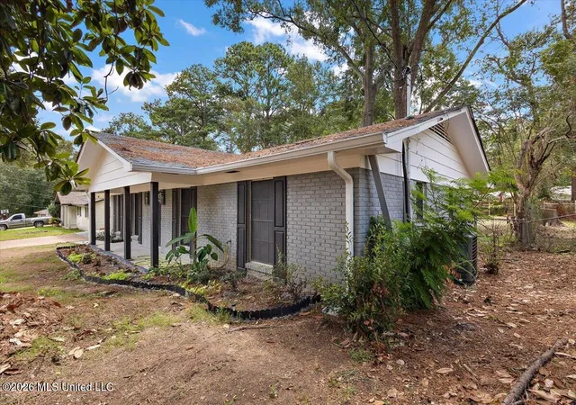 Photo 2 of Sale Pending at 1943 Bienville Dr, Jackson, MS 39212 | MLS# 4161115 | Listing updated on 2026-09-05