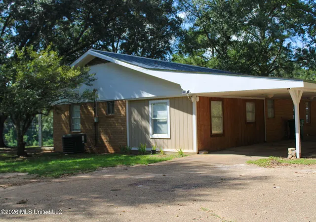 Photo 1 of Single family home for sale at 1034 Oak Tree Ln, Magnolia, MS 39652 | MLS# 4161102 | Listing updated on 2026-09-01