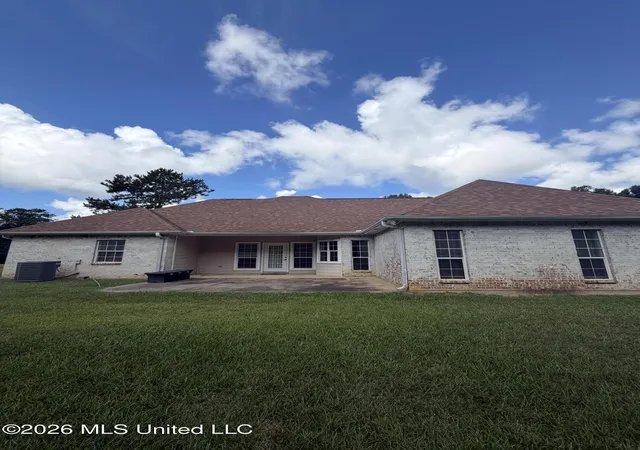 Photo 4 of Sale Pending at 1043 Quail Ridge Dr, Mc Comb, MS 39648 | MLS# 4161611 | Listing updated on 2026-09-07