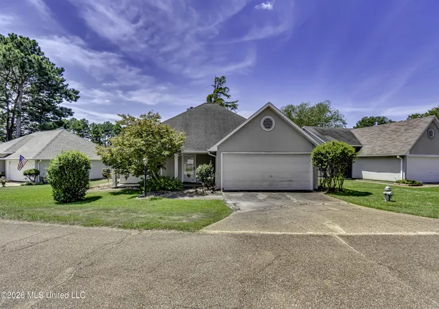Photo 1 of Single family home for sale at 205 N Shadow Lake Dr, Clinton, MS 39056 | MLS# 4161107 | Listing updated on 2026-09-01