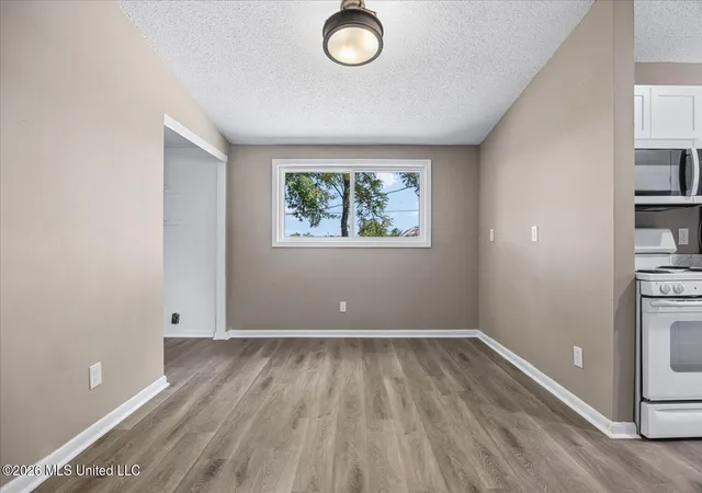 Photo 4 of Sale Pending at 1896 N Southaven Cir, Southaven, MS 38671 | MLS# 4161088 | Listing updated on 2026-09-08