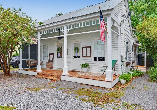 Photo 2 of Single family home for sale at 303 State St, Bay Saint Louis, MS 39520 | MLS# 4161595 | Listing updated on 2026-09-05