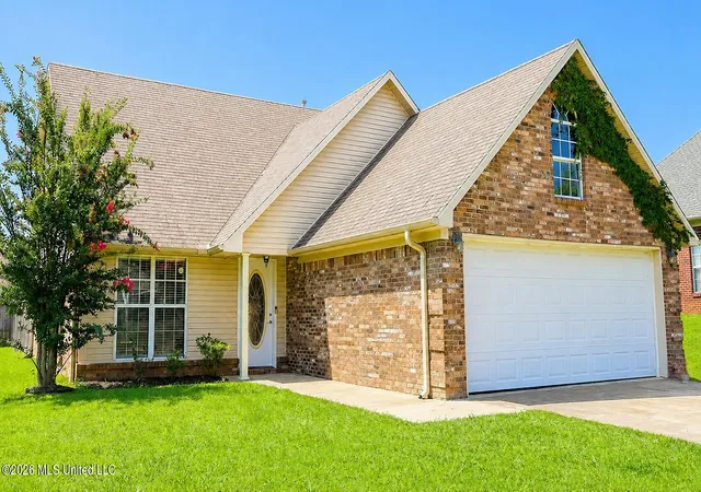 Photo 1 of Single family home for sale at 136 W Garden Ter Dr, Oxford, MS 38655 | MLS# 4161043 | Listing updated on 2026-09-10