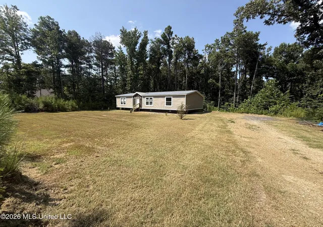 Photo 2 of Manufactured home for sale at 70 Honeysuckle Xing, Sarah, MS 38665 | MLS# 4161049 | Listing updated on 2026-09-01