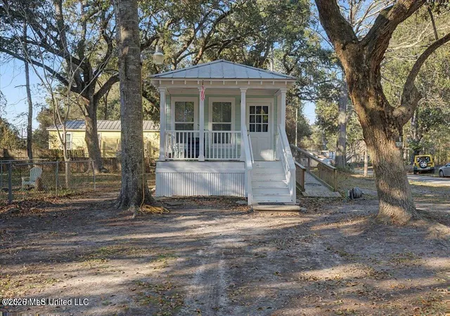 Photo 1 of Single family home for sale at 8708 Birch Ave, Ocean Springs, MS 39564 | MLS# 4161085 | Listing updated on 2026-09-18