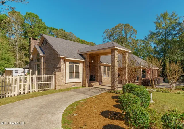 Photo 1 of Single family home for sale at 18 Woodchuck Dr, Hattiesburg, MS 39402 | MLS# 4161057 | Listing updated on 2026-09-01