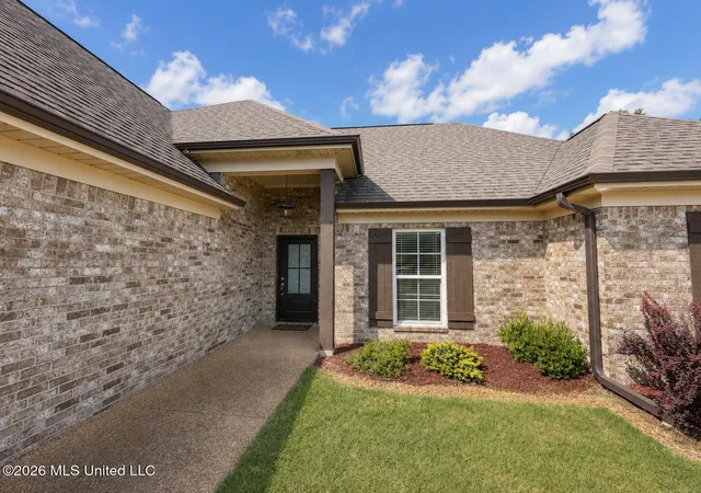 Photo 2 of Sale Pending at 4031 Bramblewood Dr, Southaven, MS 38672 | MLS# 4161071 | Listing updated on 2026-09-11