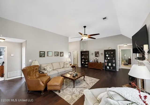 Photo 3 of Sale Pending at 4031 Bramblewood Dr, Southaven, MS 38672 | MLS# 4161071 | Listing updated on 2026-09-11