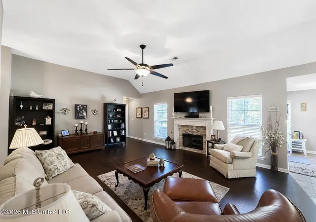 Photo 4 of Sale Pending at 4031 Bramblewood Dr, Southaven, MS 38672 | MLS# 4161071 | Listing updated on 2026-09-11