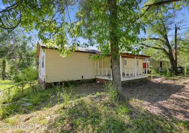 Photo 2 of Single family home for sale at 1333 Maria Dr, Jackson, MS 39204 | MLS# 4161900 | Listing updated on 2026-09-10