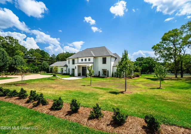 Photo 2 of Single family home for sale at 100 Bridgewater Xing, Ridgeland, MS 39157 | MLS# 4161485 | Listing updated on 2026-09-04