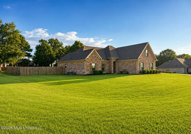 Photo 2 of Single family home for sale at 308 Garrison Dr, Senatobia, MS 38668 | MLS# 4161179 | Listing updated on 2026-09-03